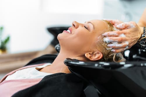 Relaxing salon shampoo and scalp massage service