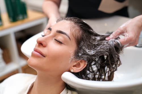 Relaxing salon shampoo and scalp massage service